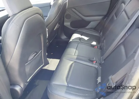 2024 Tesla Model Y Long Range Dual Motor All-Wheel Drive z USA, uszkodzony, nr VIN 7SAYGDEE0RF078242